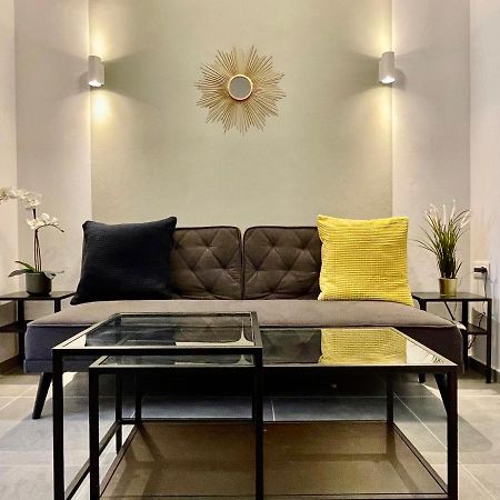 B&B Boutique Two Bedrooms Apartments เอเธนส์ ภายนอก รูปภาพ