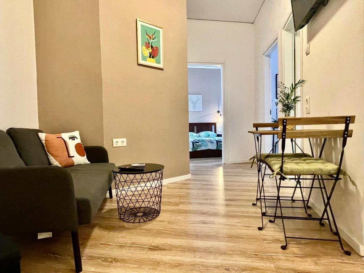 B&B Boutique Two Bedrooms Apartments เอเธนส์ ภายนอก รูปภาพ