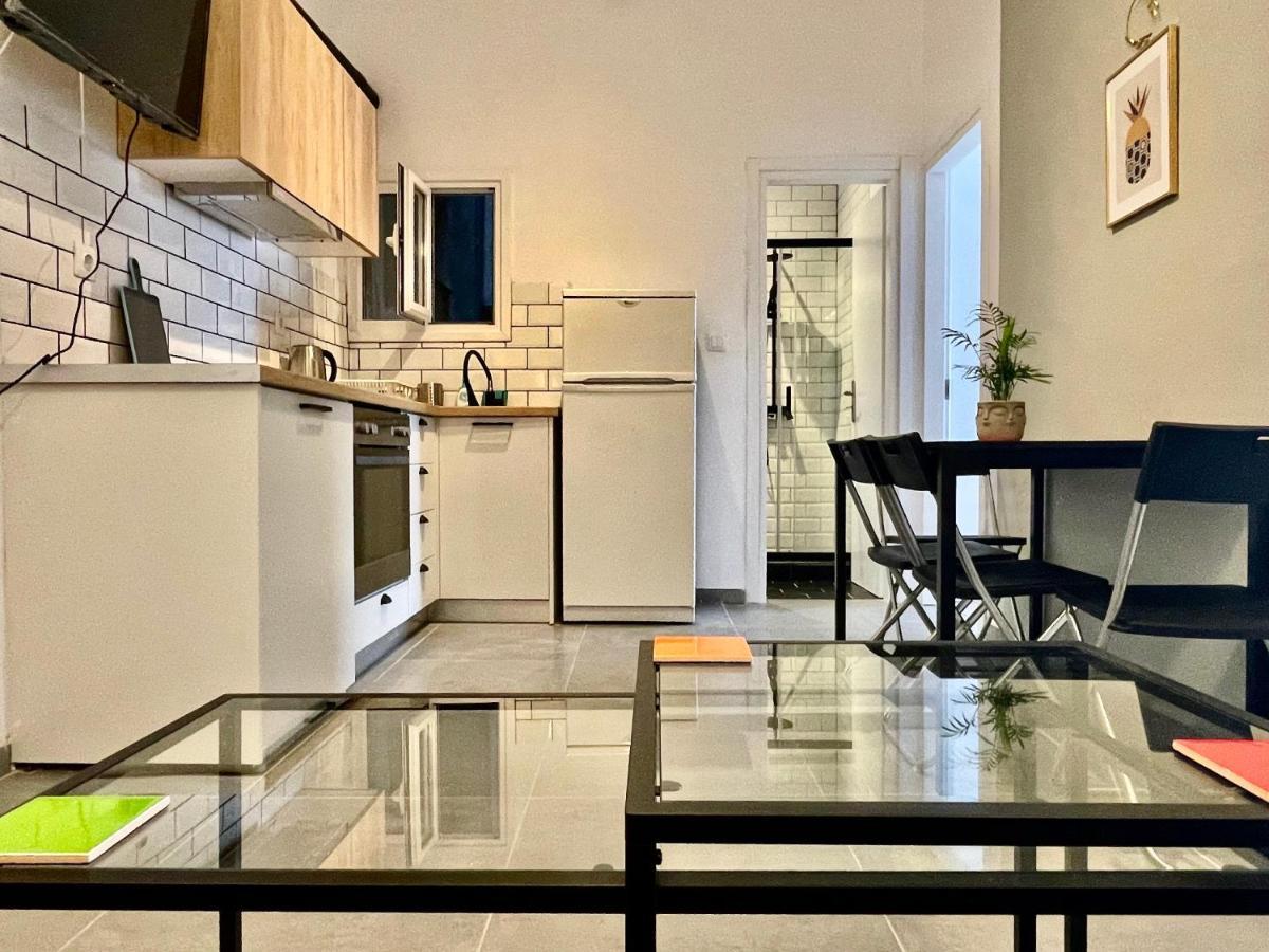 B&B Boutique Two Bedrooms Apartments เอเธนส์ ภายนอก รูปภาพ