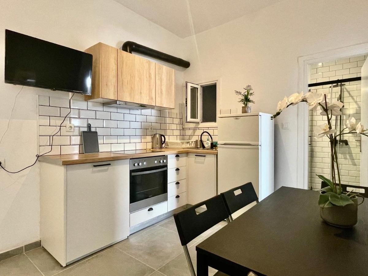 B&B Boutique Two Bedrooms Apartments เอเธนส์ ภายนอก รูปภาพ