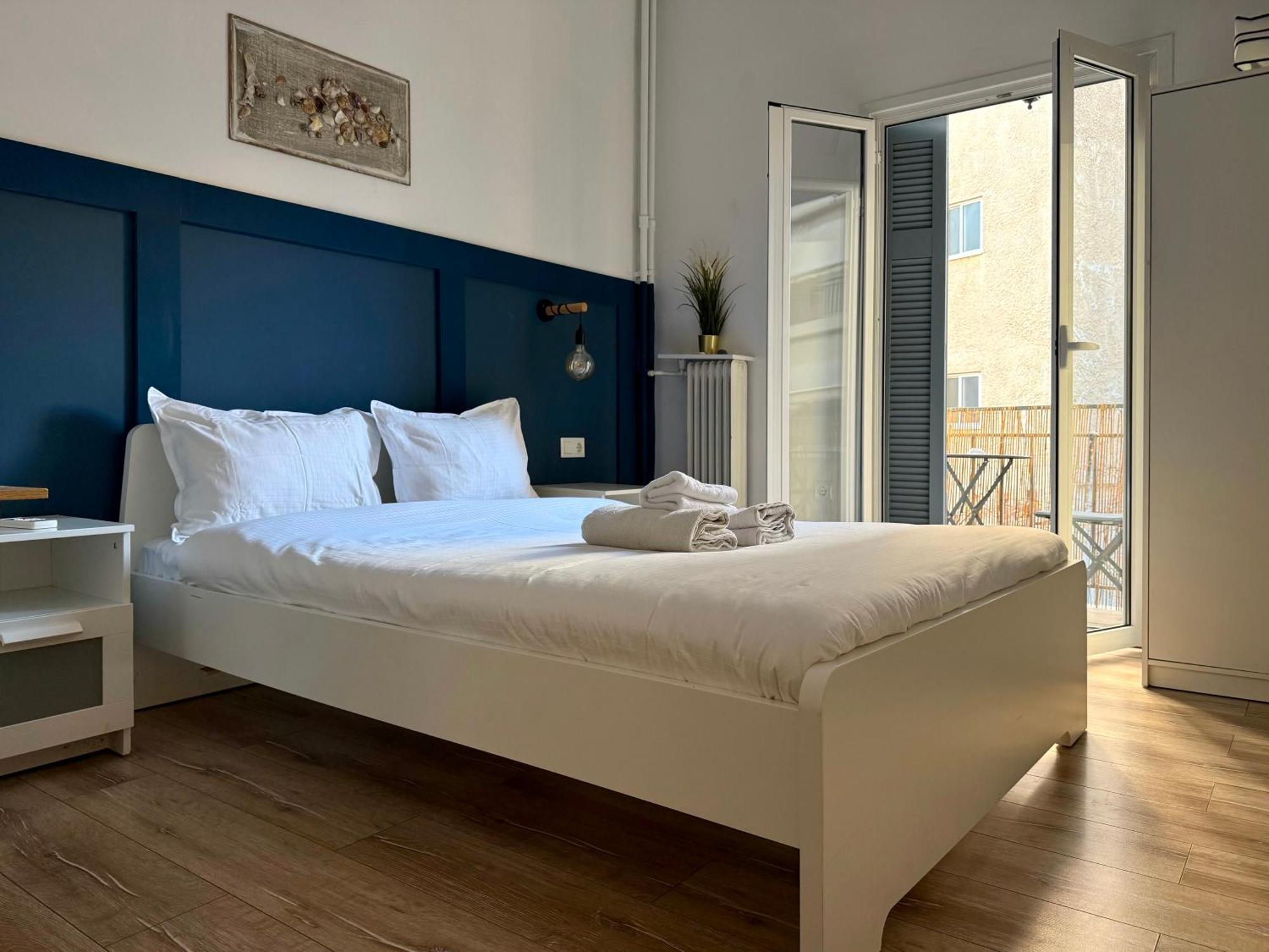 B&B Boutique Two Bedrooms Apartments เอเธนส์ ภายนอก รูปภาพ
